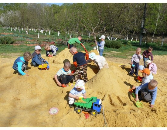 Дети в песочнице картинки
