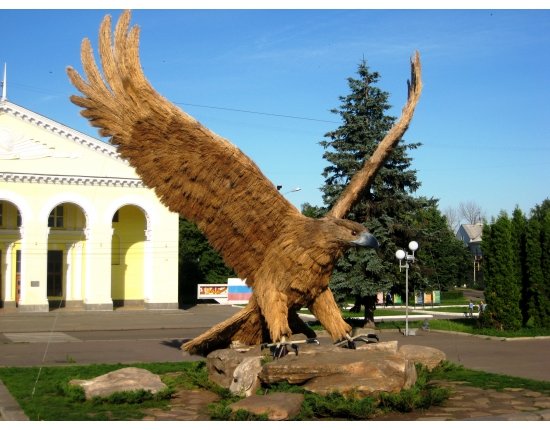 Скульптура орла фото