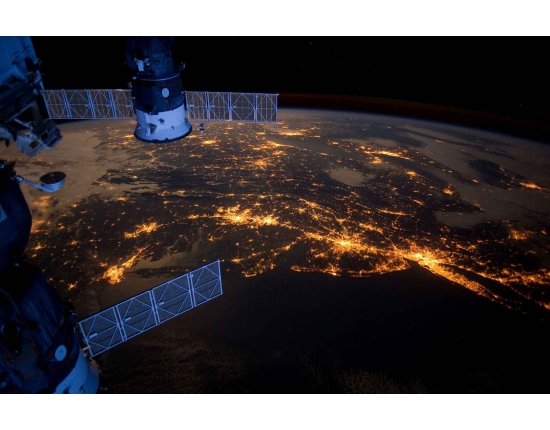 Скачать Ночные фото земли из космоса 2105x1371 px